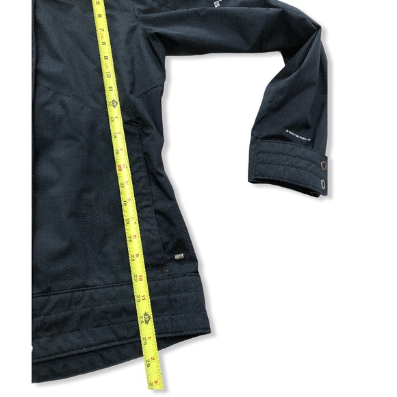 Columbia women’s hood waterproof jacket flaw - Picture 4 of 13